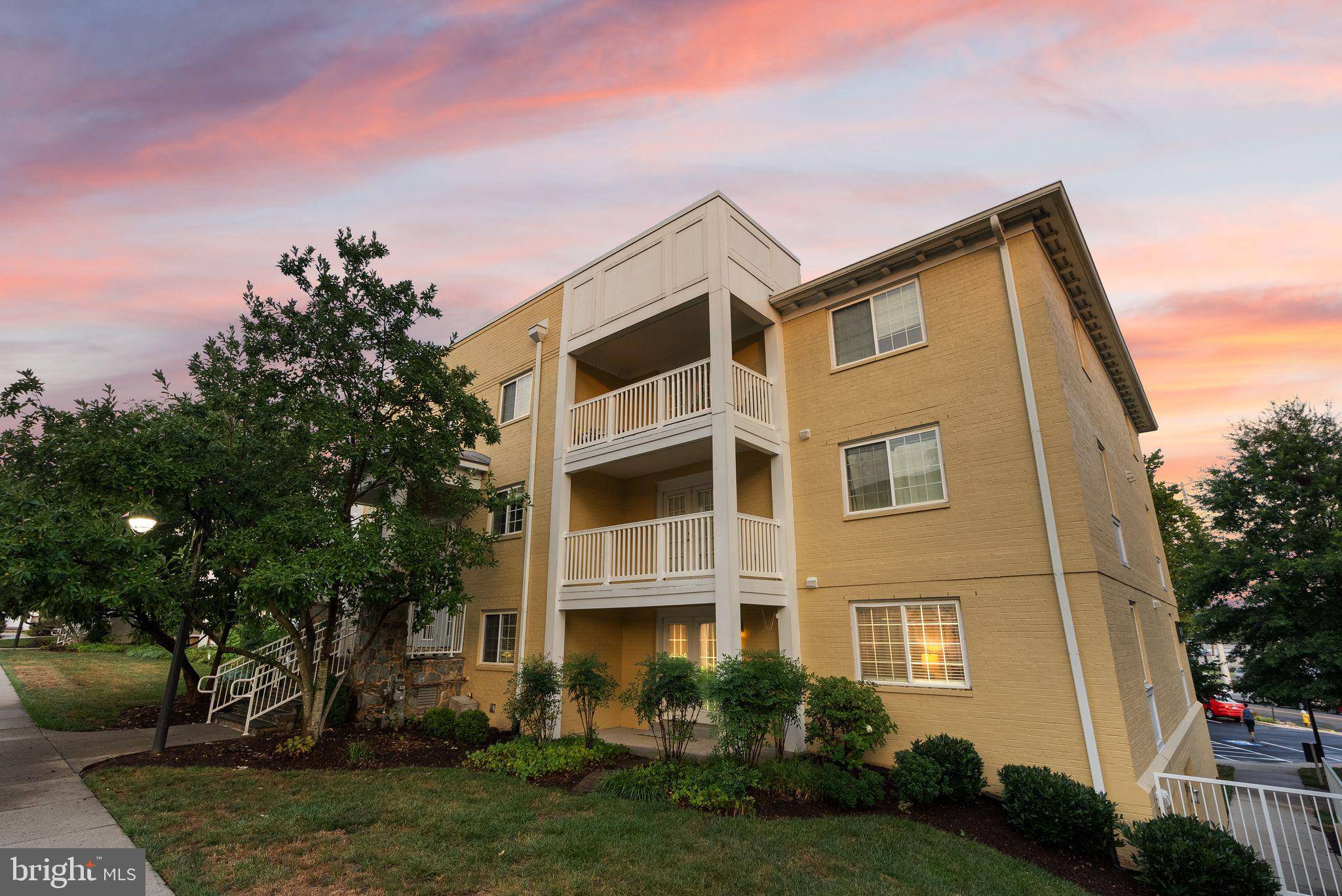 Arlington, VA 22204,4069 S FOUR MILE RUN DR #204