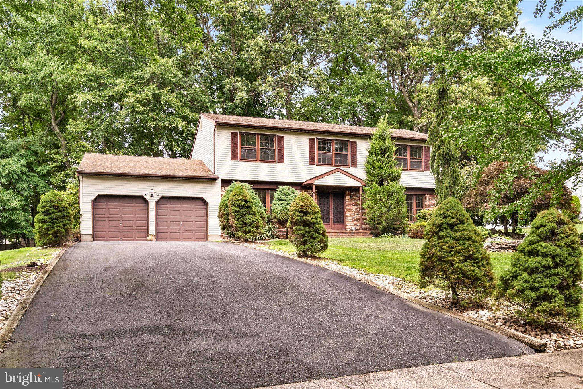 Englishtown, NJ 07726,14 BLACKFOOT DR