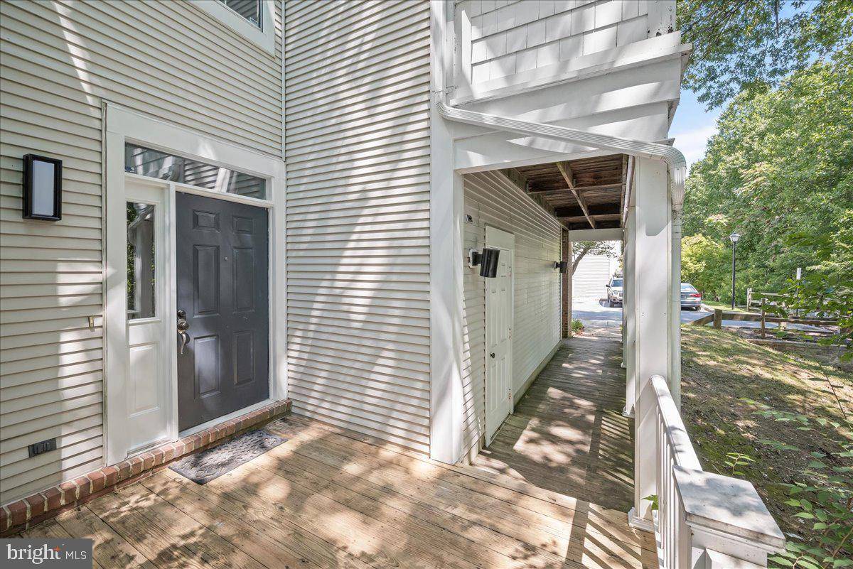 Montgomery Village, MD 20886,21 CRESTED IRIS CT