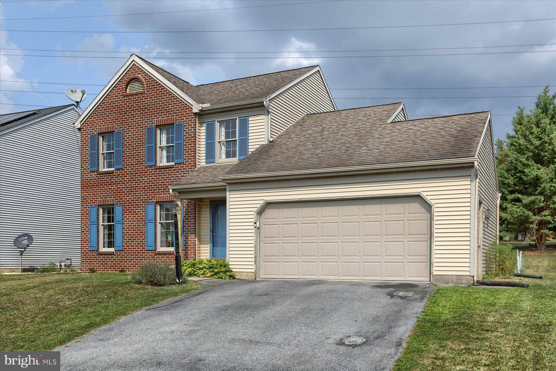 Lancaster, PA 17602,305 OAK LEAF LN