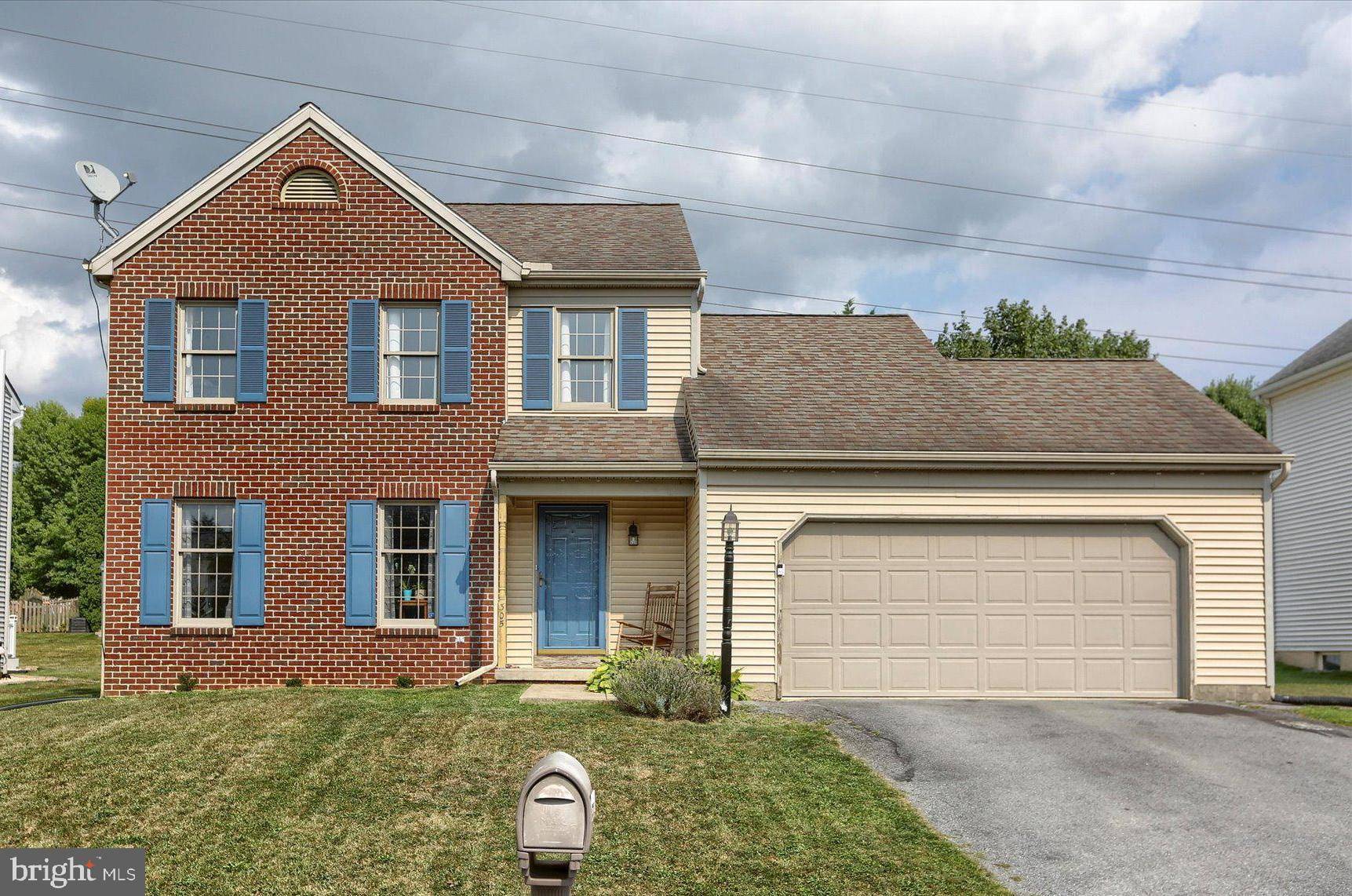 Lancaster, PA 17602,305 OAK LEAF LN