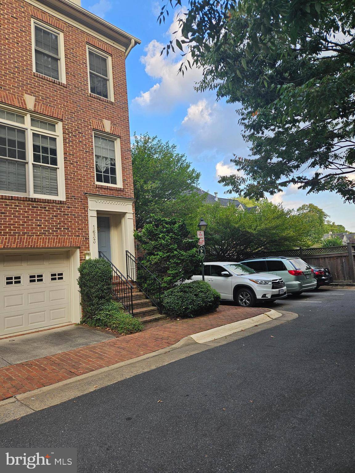 Mclean, VA 22102,1631 COLONIAL HILLS DR