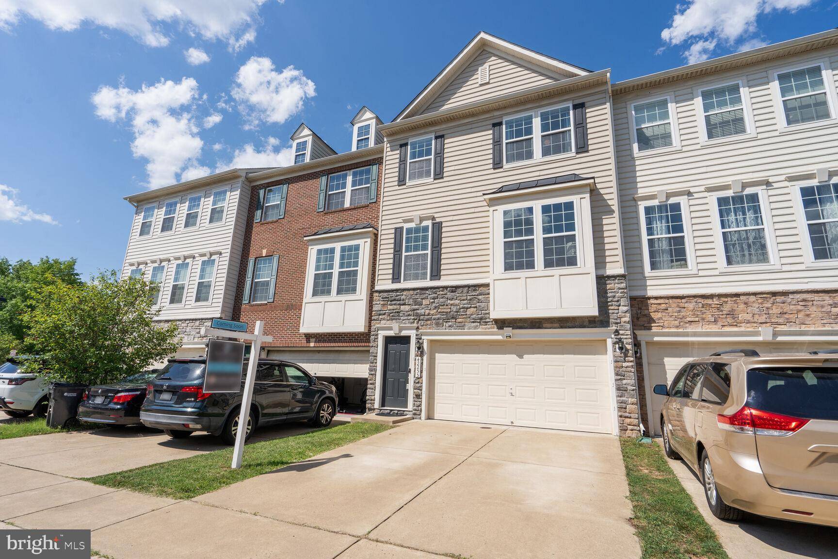 Chantilly, VA 20152,42255 DEAN CHAPEL SQ