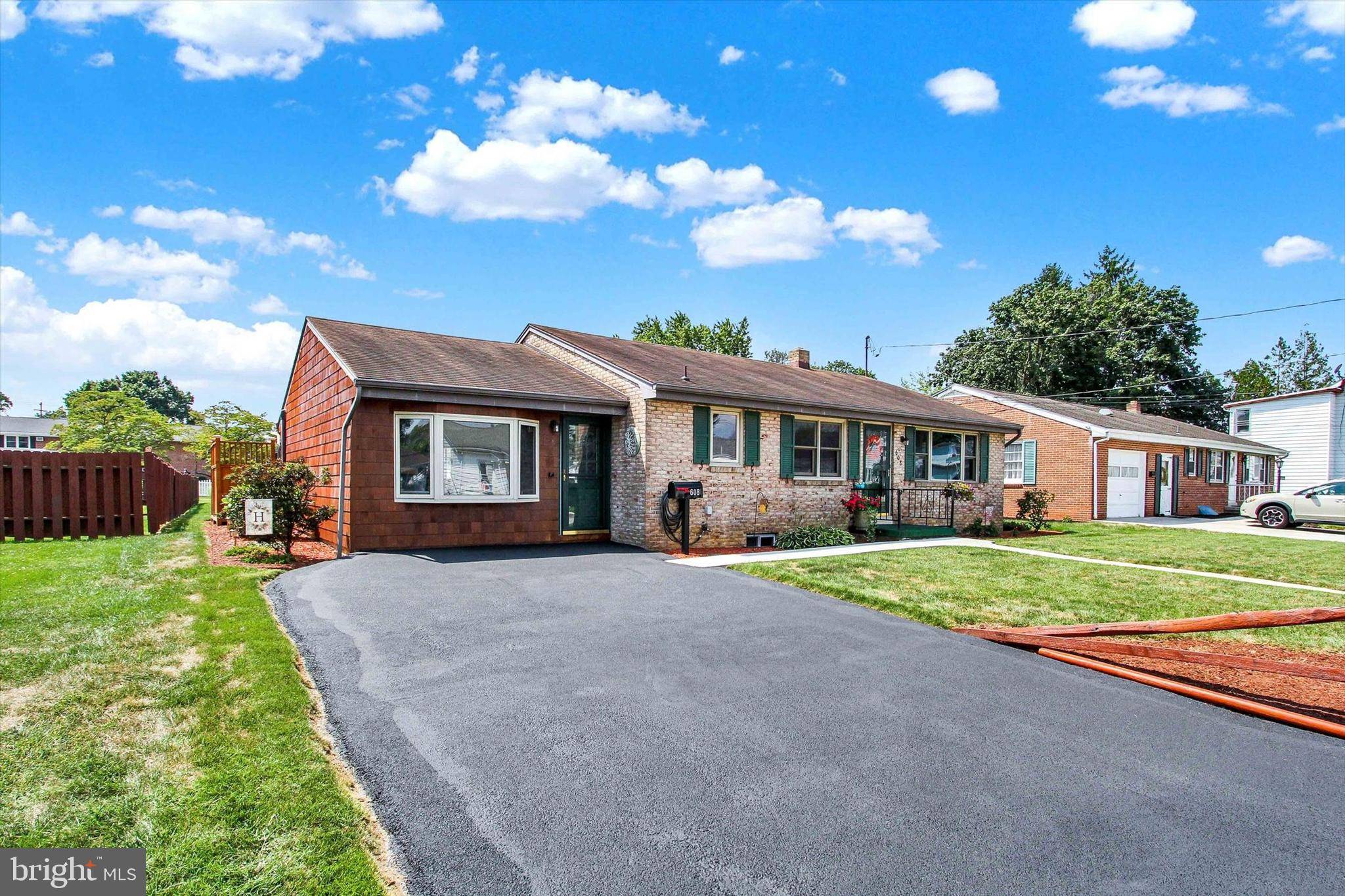 Hanover, PA 17331,608 MAPLE AVE