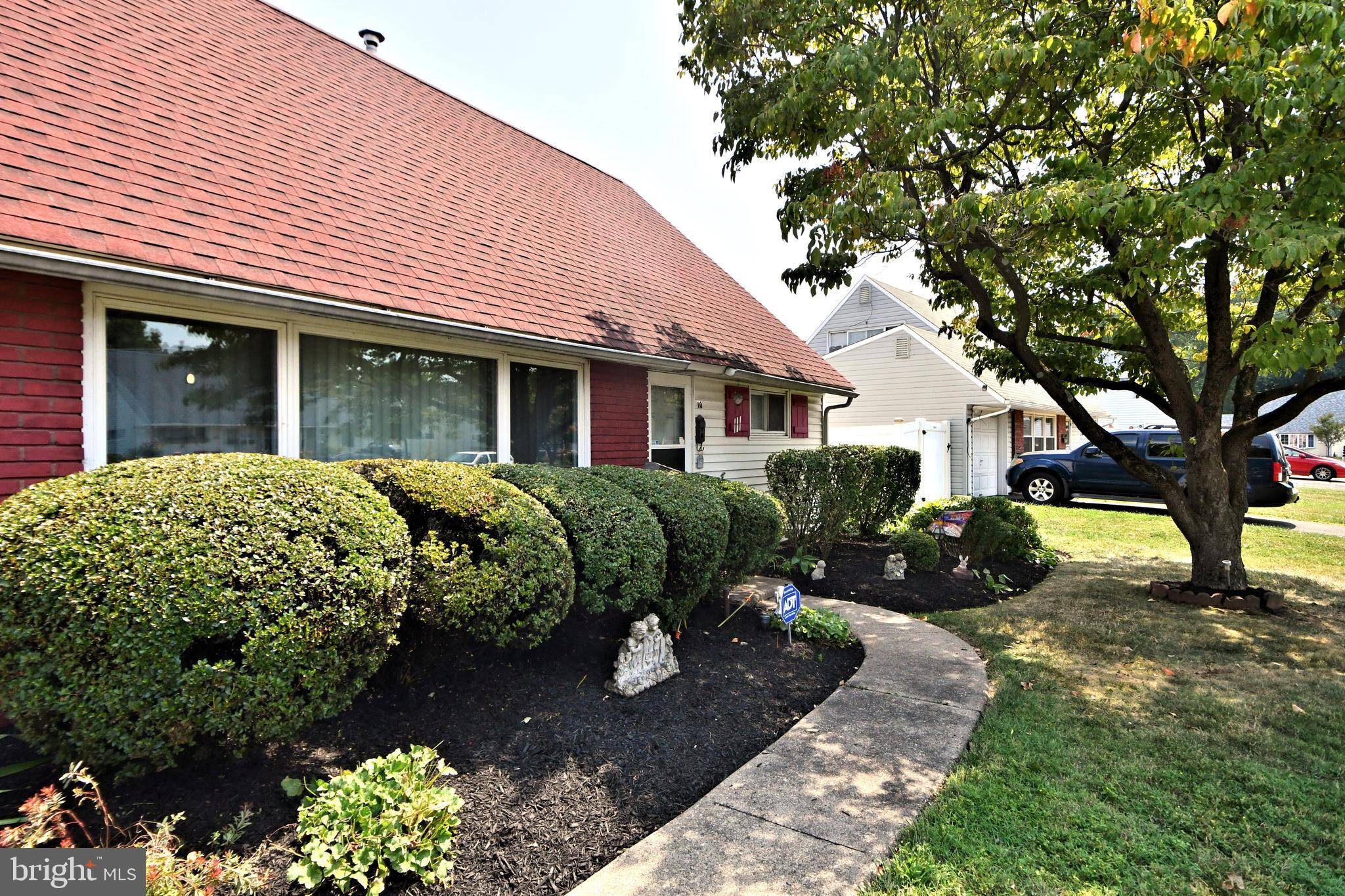 Levittown, PA 19055,10 JEWEL LN