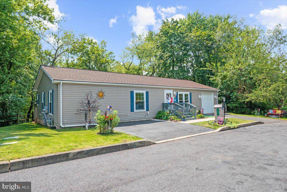 Royersford, PA 19468,103 IVY LN