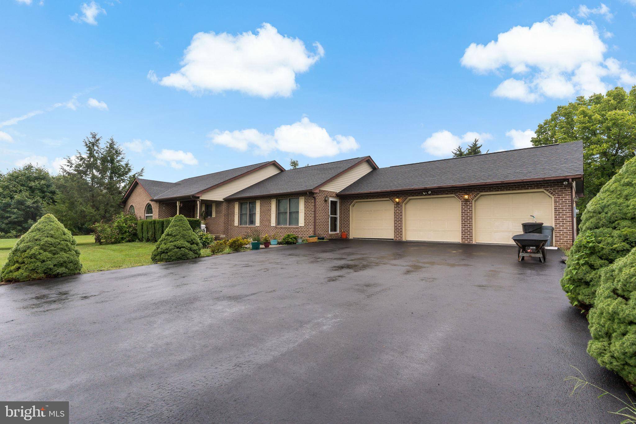 Falling Waters, WV 25419,473 ASHTON DR