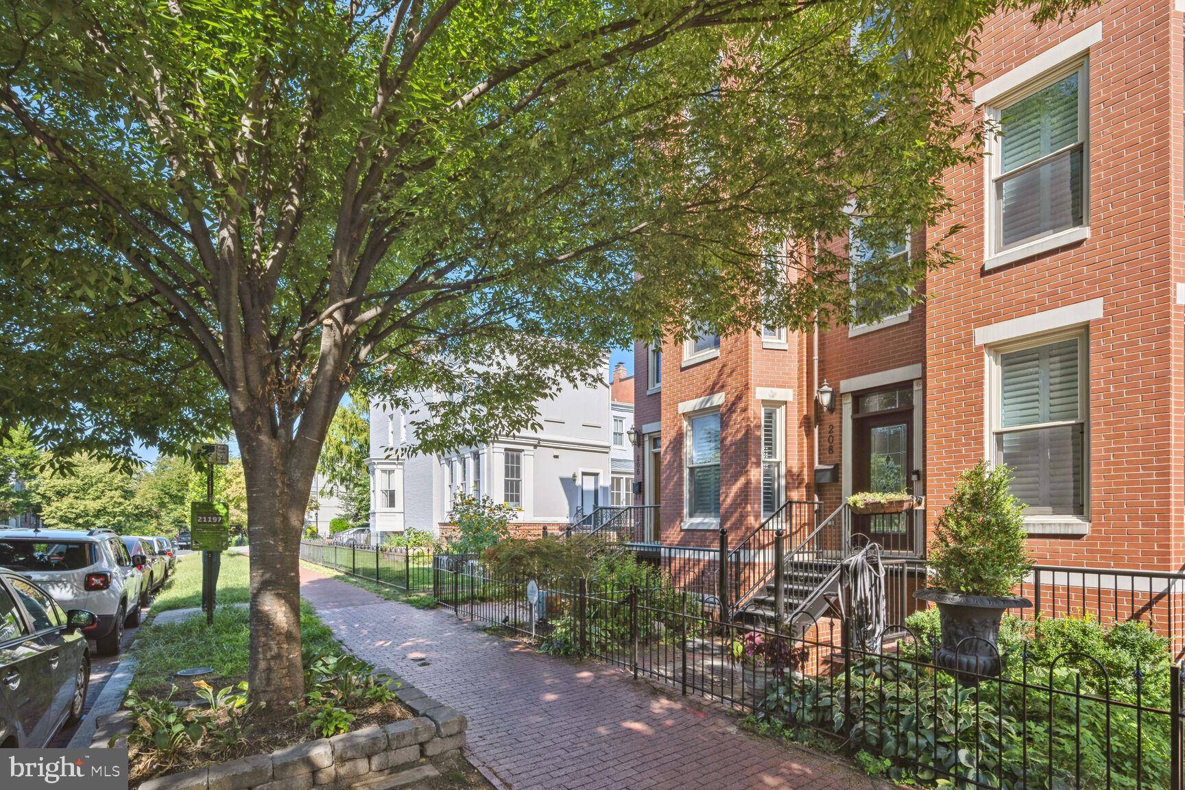 Washington, DC 20003,206 D ST SE