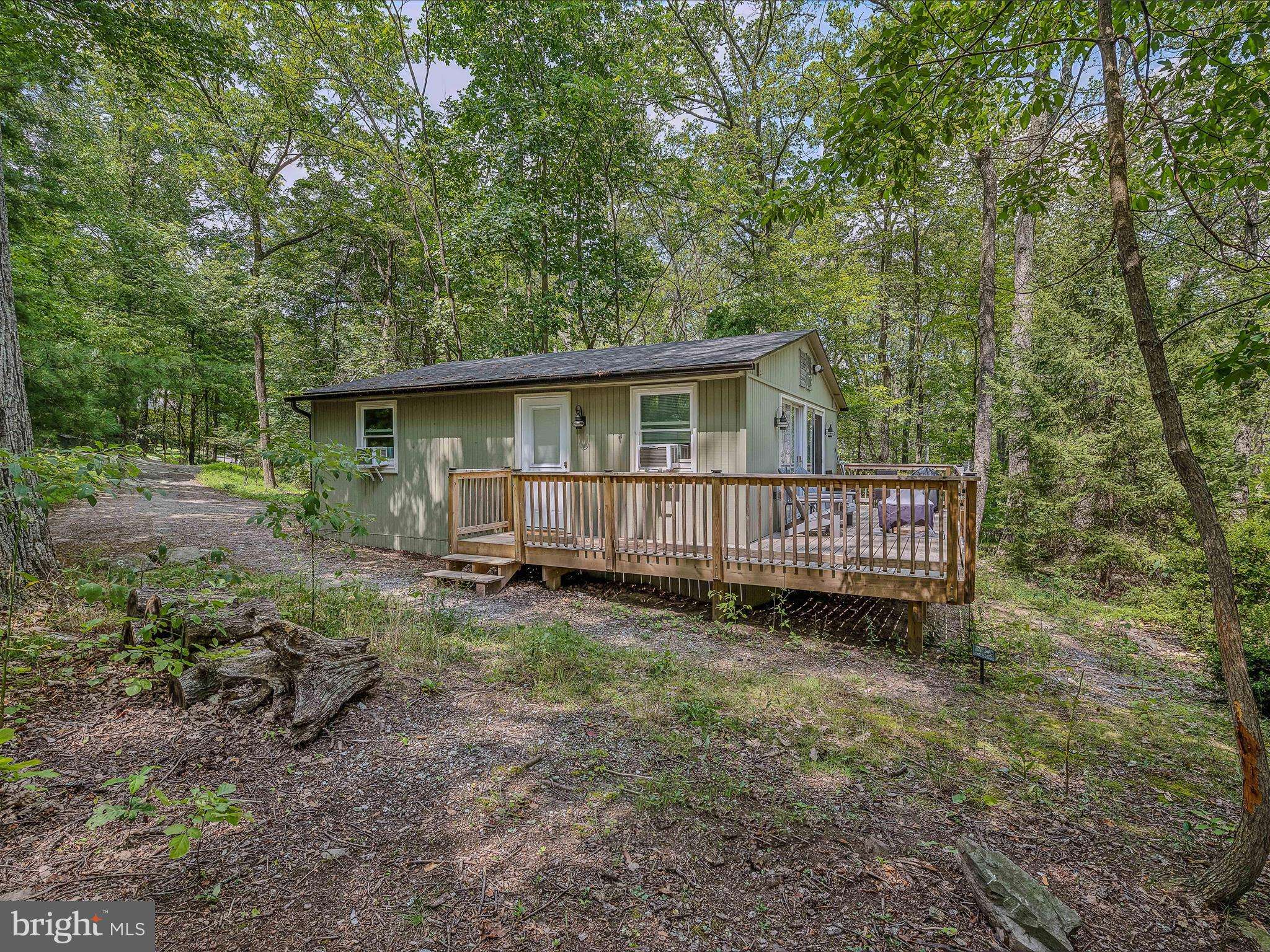 Hedgesville, WV 25427,744 MAVERICK TRL