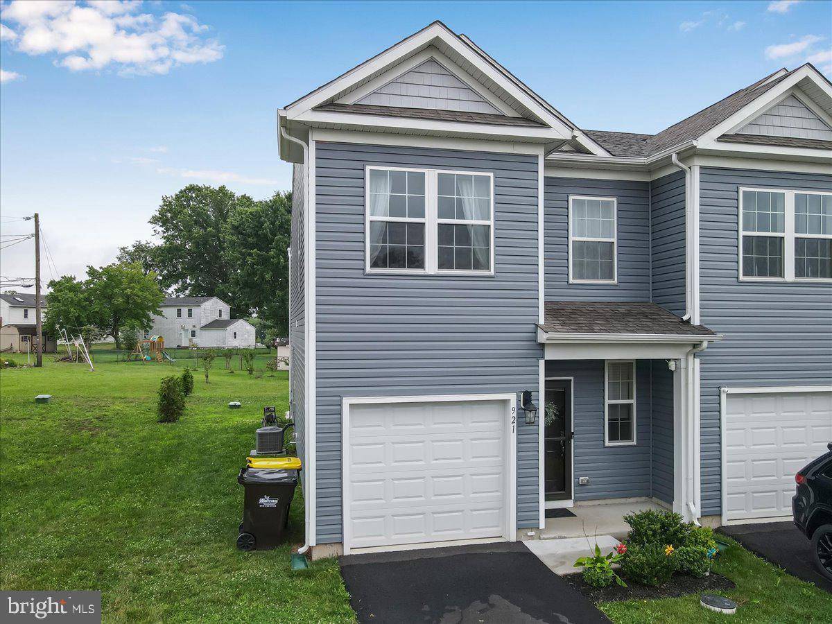 Pennsburg, PA 18073,921 STILL WATERS LN