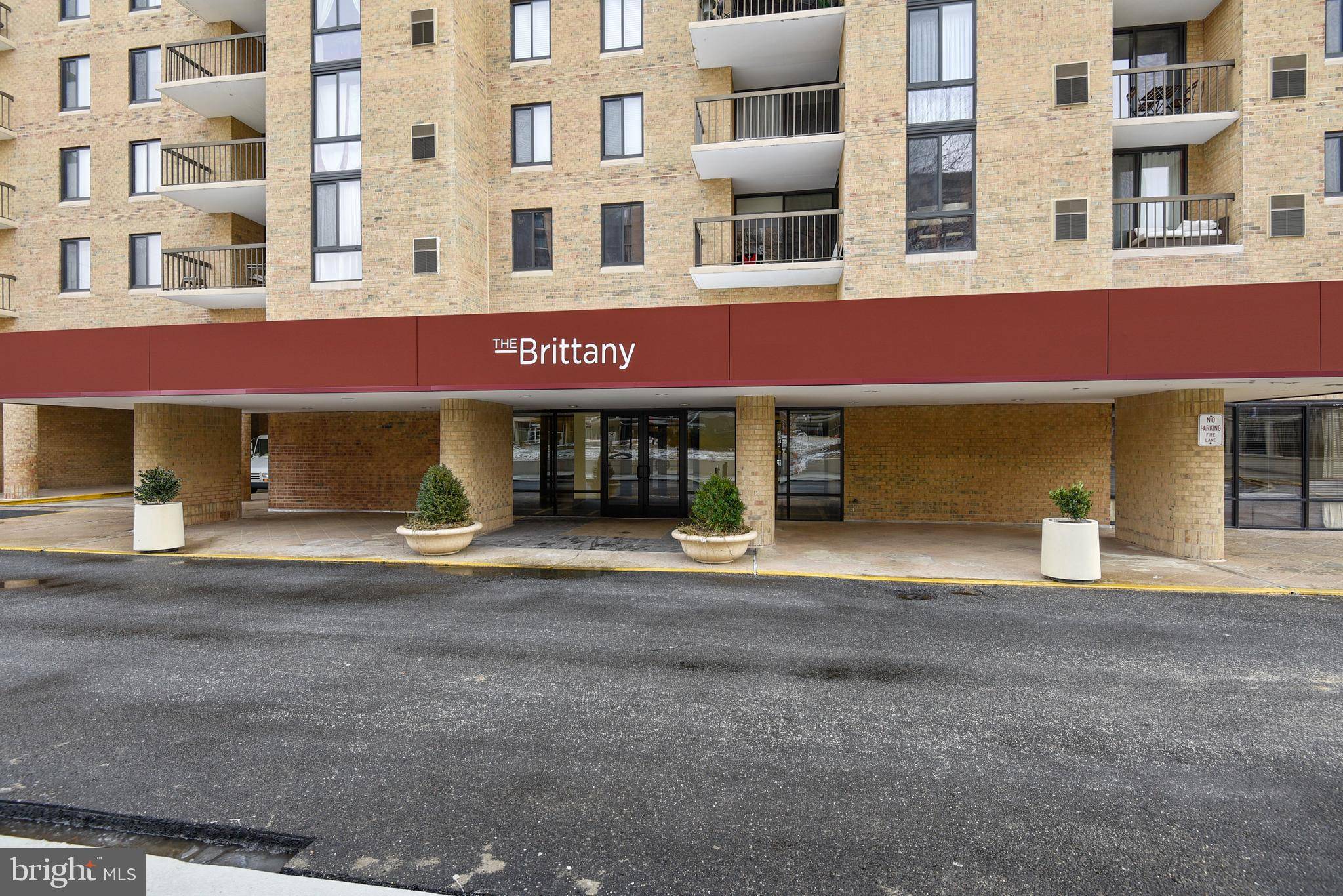 Arlington, VA 22204,4500 S FOUR MILE RUN DR #825