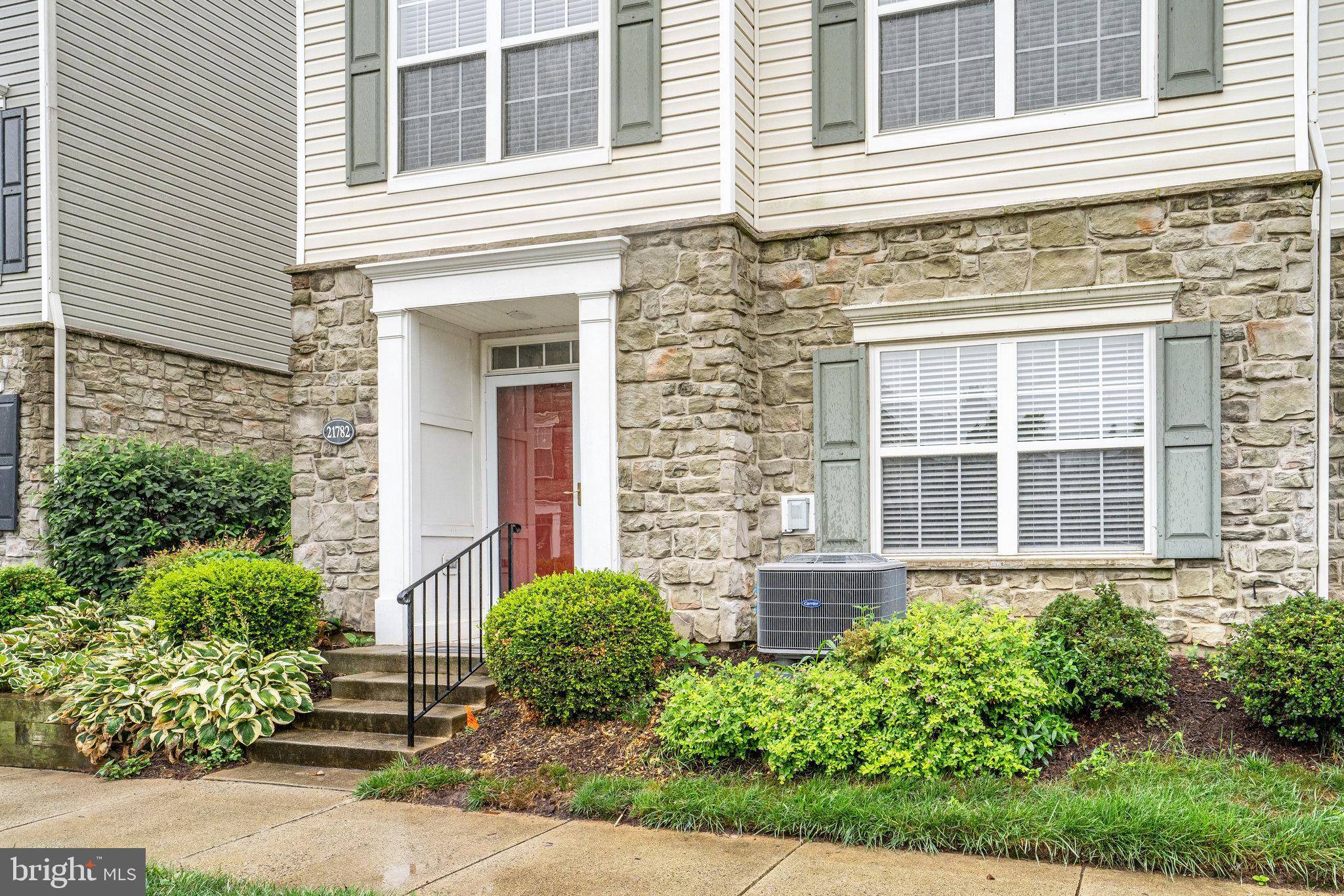 Ashburn, VA 20147,21782 DRAGONS GREEN SQ