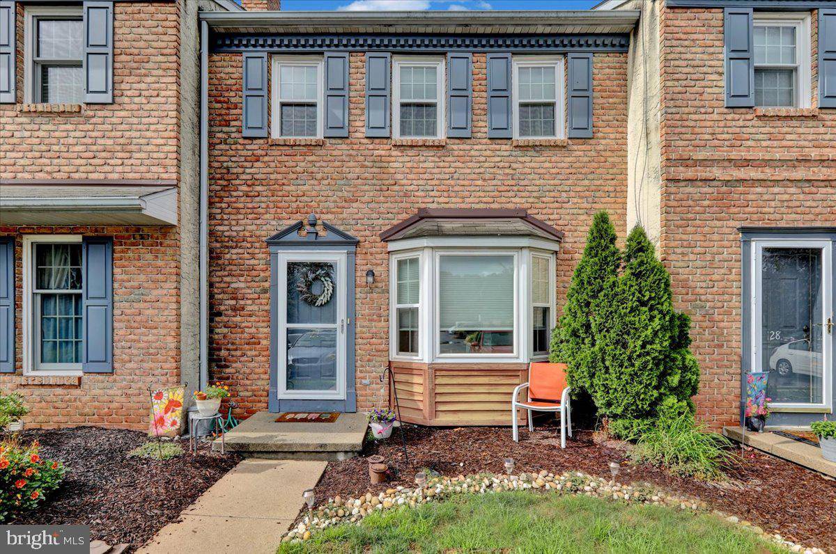 Reading, PA 19606,27 WARWICK CT