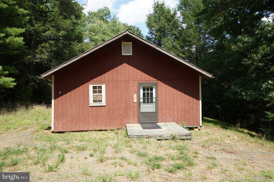 Sugar Grove, WV 26815,126 HOBBIT LN