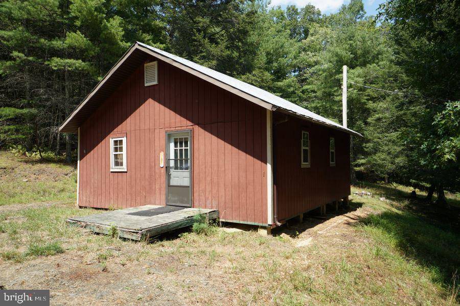 Sugar Grove, WV 26815,126 HOBBIT LN