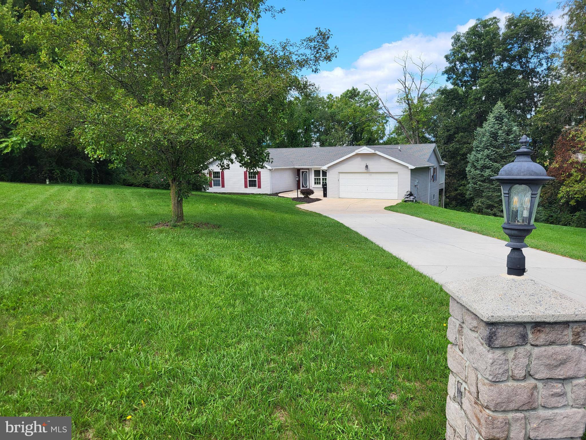 Chambersburg, PA 17201,10 DORSET CT