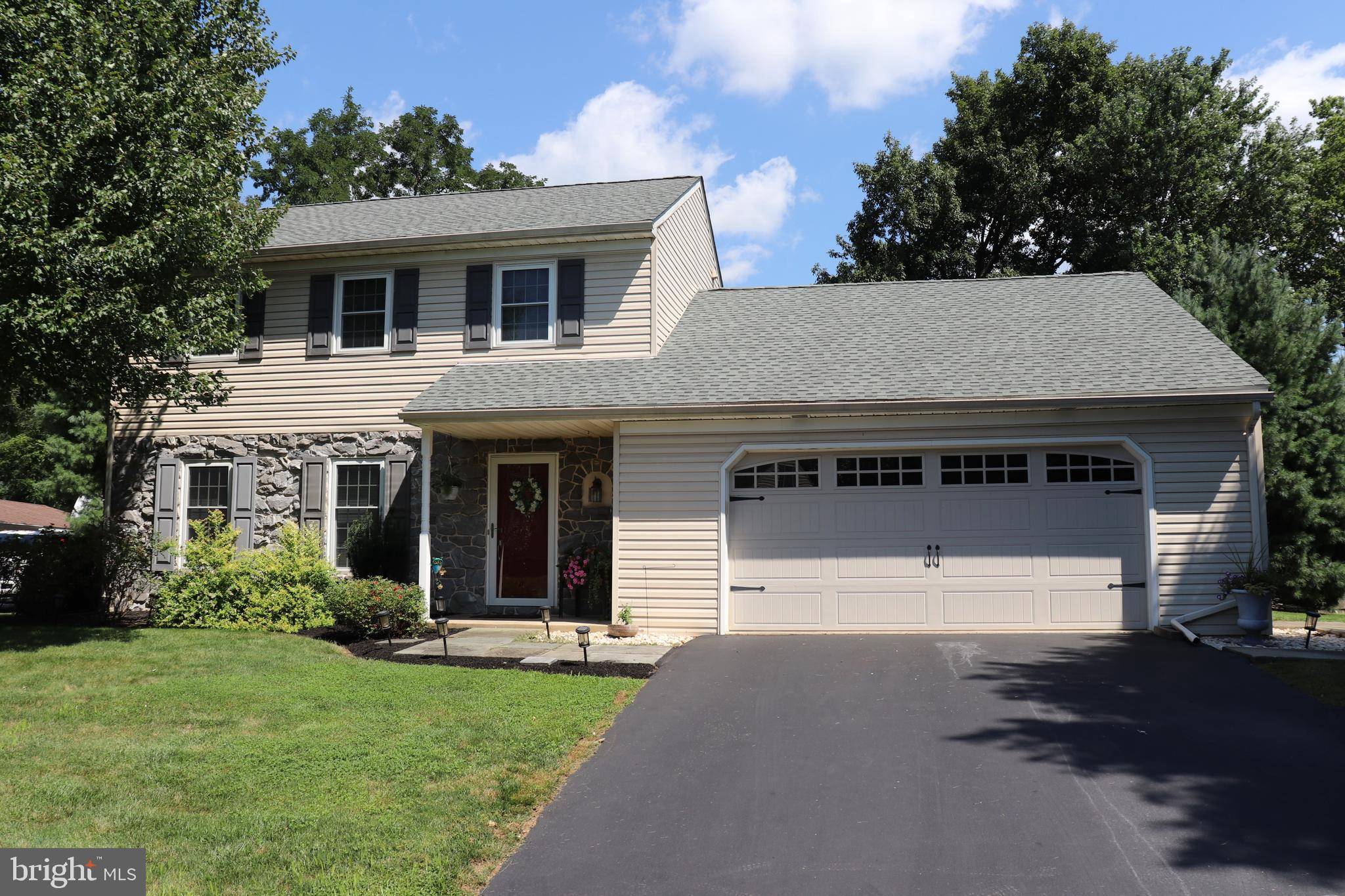 Ephrata, PA 17522,330 WOODCHUCK DR