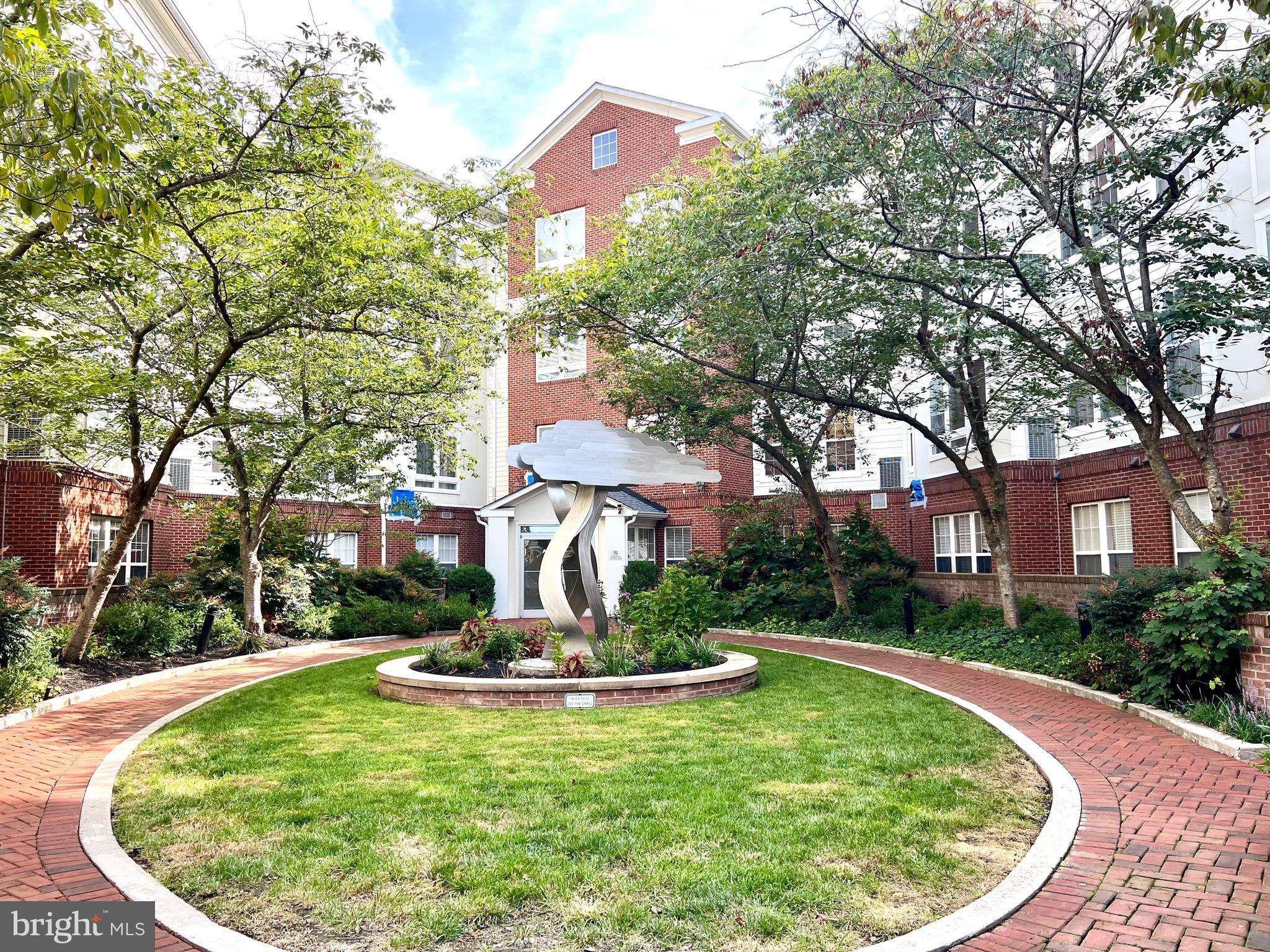 Arlington, VA 22204,801 S GREENBRIER ST #123