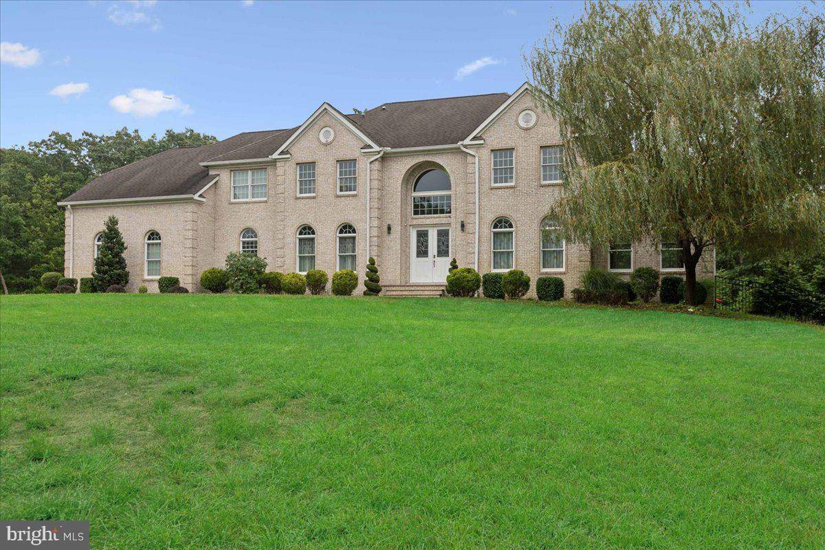 Millstone Township, NJ 08510,2 CURTINS COR