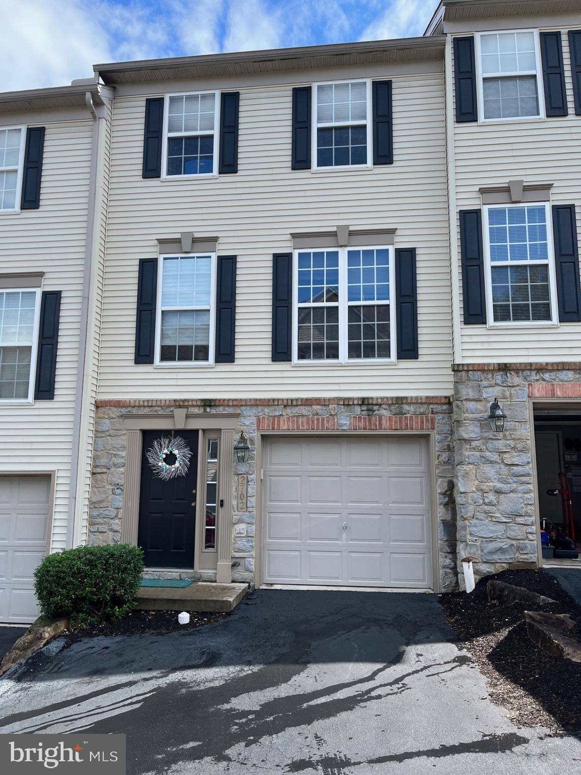 York, PA 17402,2702 FOXSHIRE DR #2