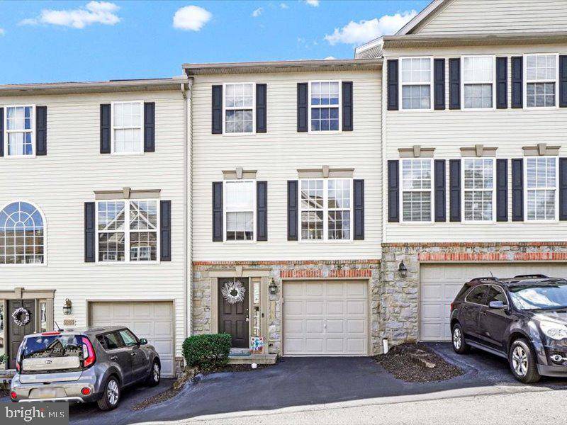 York, PA 17402,2702 FOXSHIRE DR #2