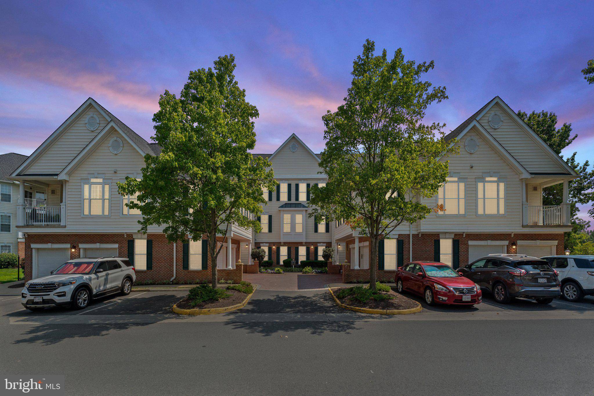 Chantilly, VA 20152,25260 LAKE SHORE SQ #202