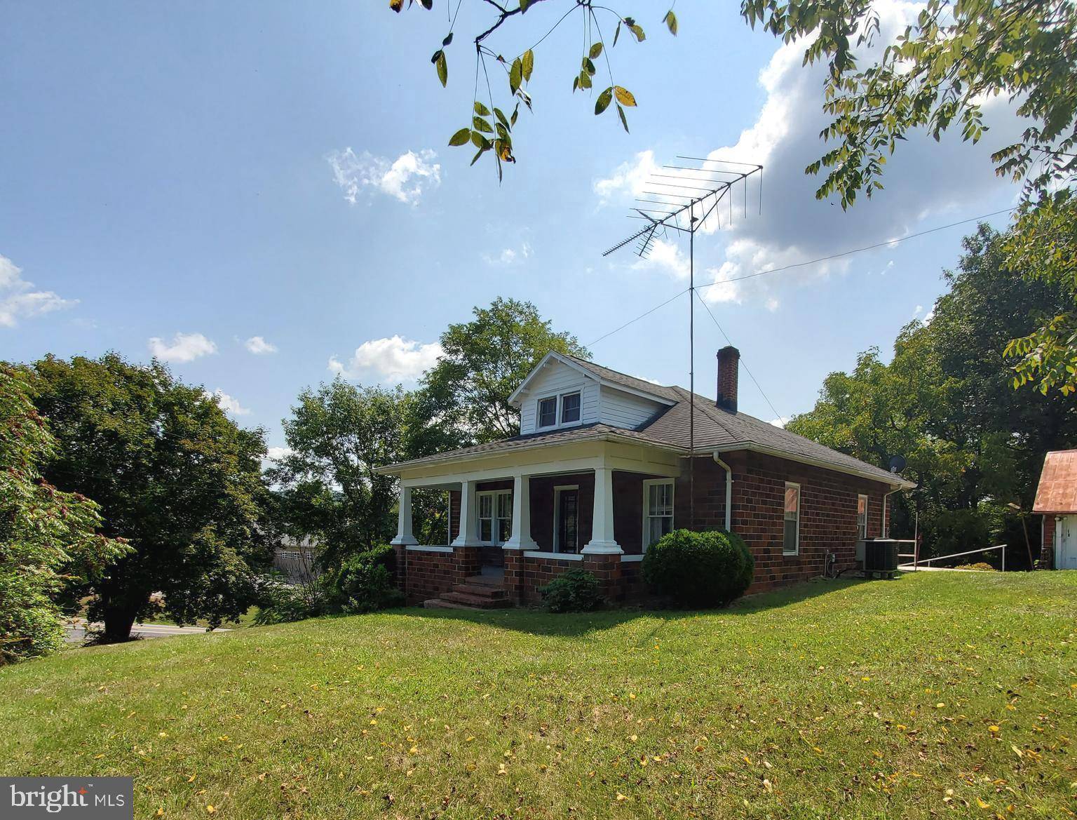 Hedgesville, WV 25427,6951 HEDGESVILLE RD