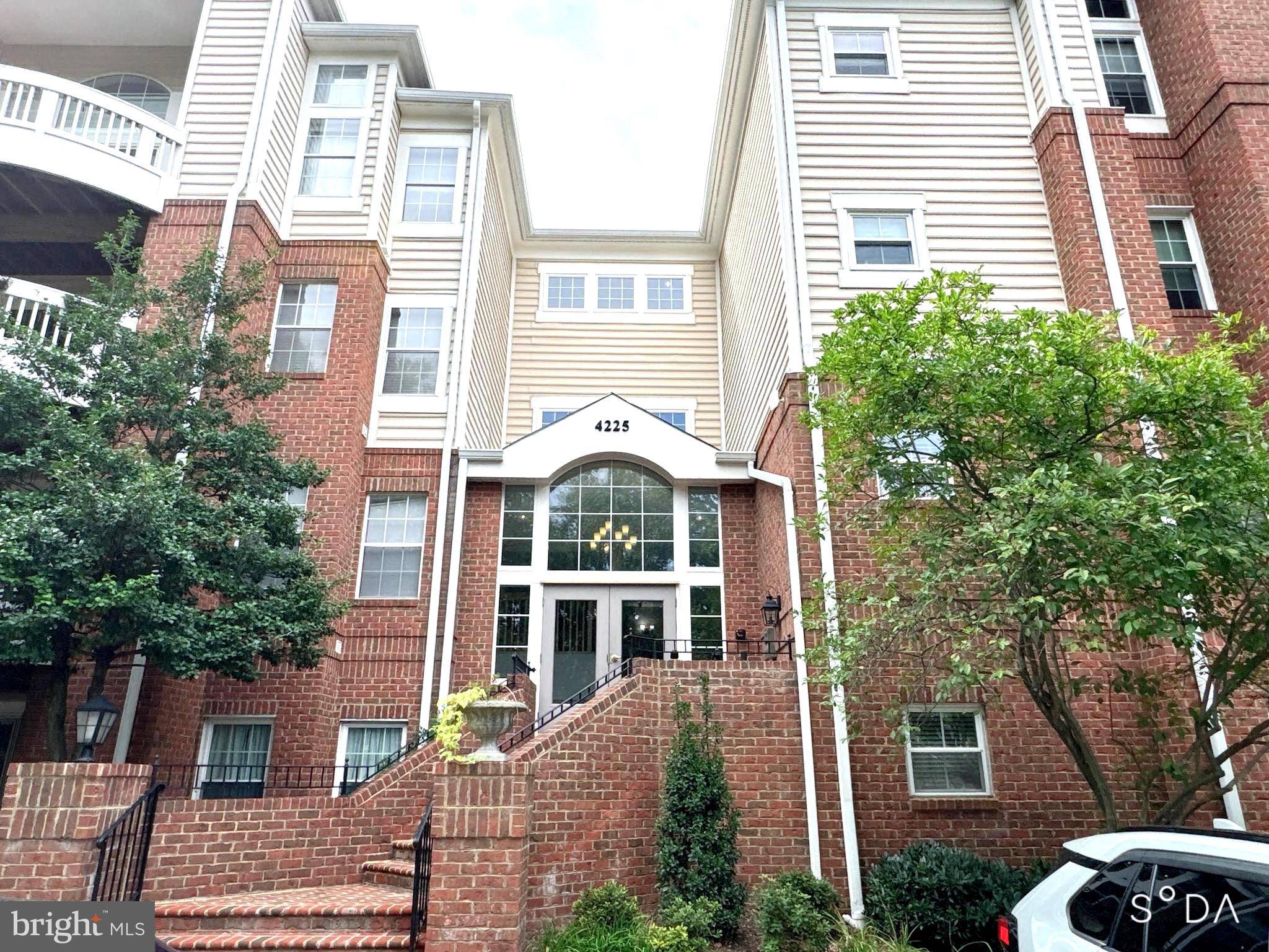 Fairfax, VA 22033,4225 MOZART BRIGADE LN #33