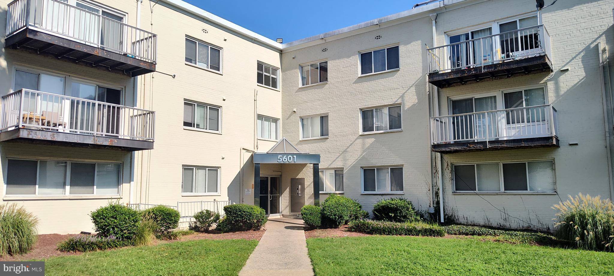 Hyattsville, MD 20782,5601 PARKER HOUSE TER #401
