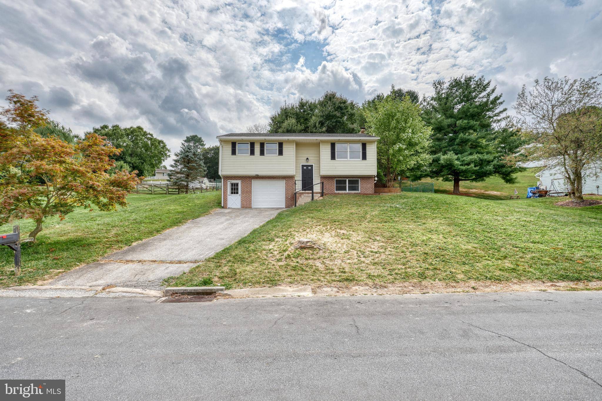 York, PA 17407,433 SWEITZER DR