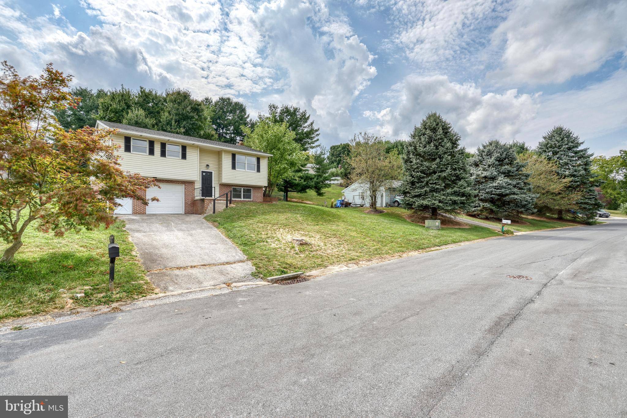 York, PA 17407,433 SWEITZER DR