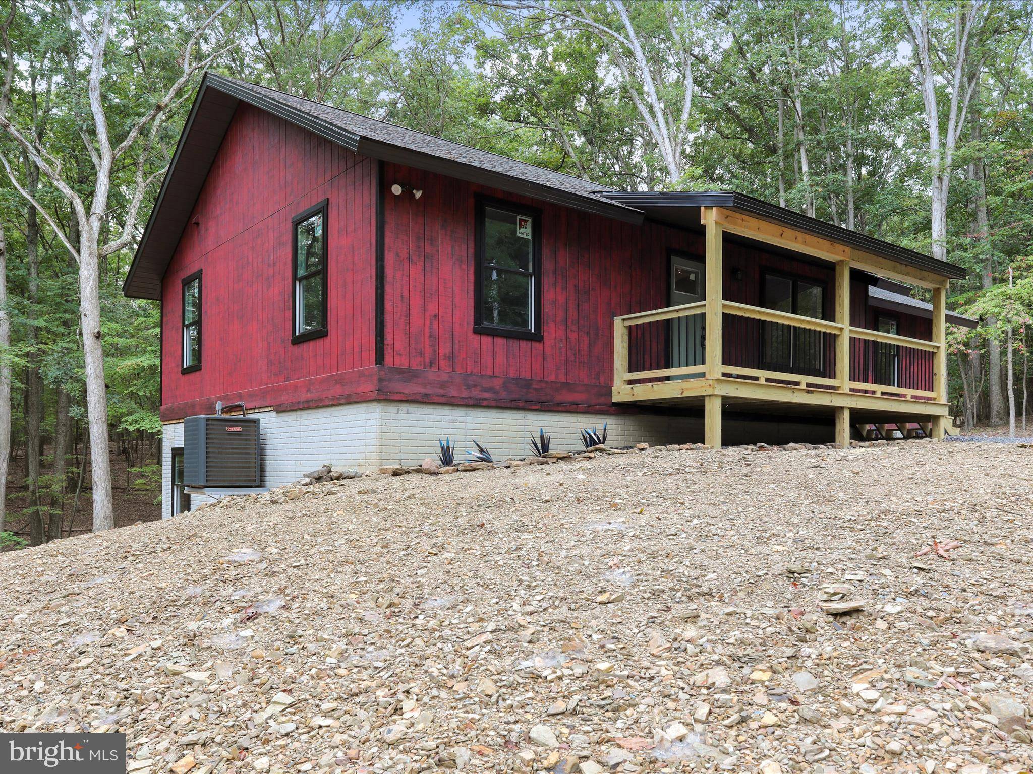 Great Cacapon, WV 25422,598 HONEY LOCUST LN