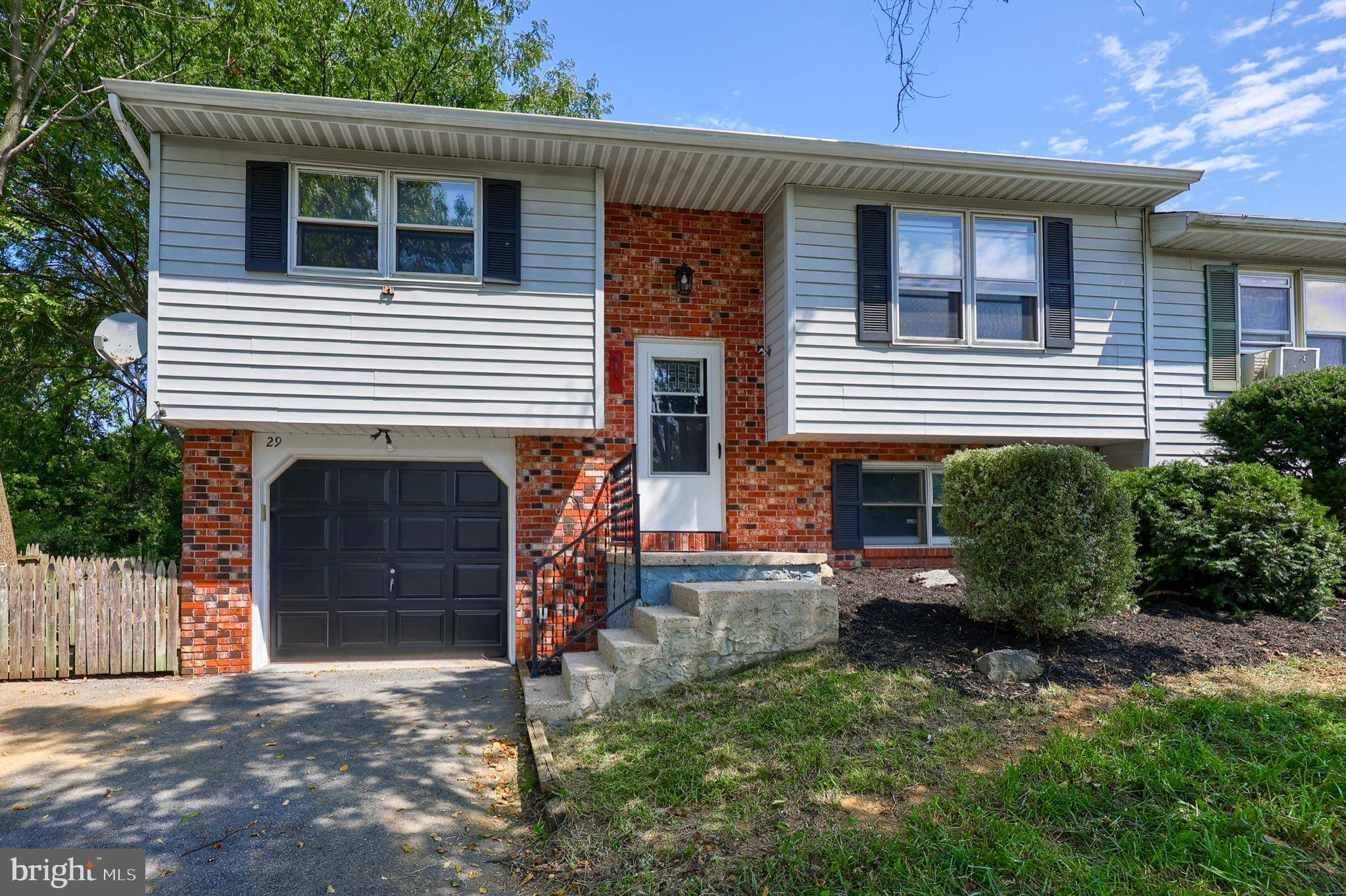 Lancaster, PA 17603,29 PICKFORD DR