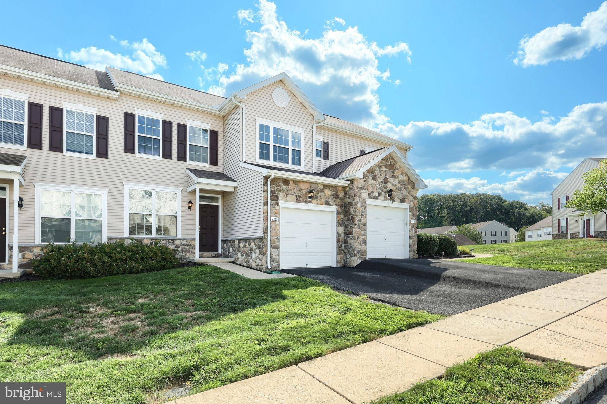 York, PA 17406,2212 LIVE OAK LN #2212