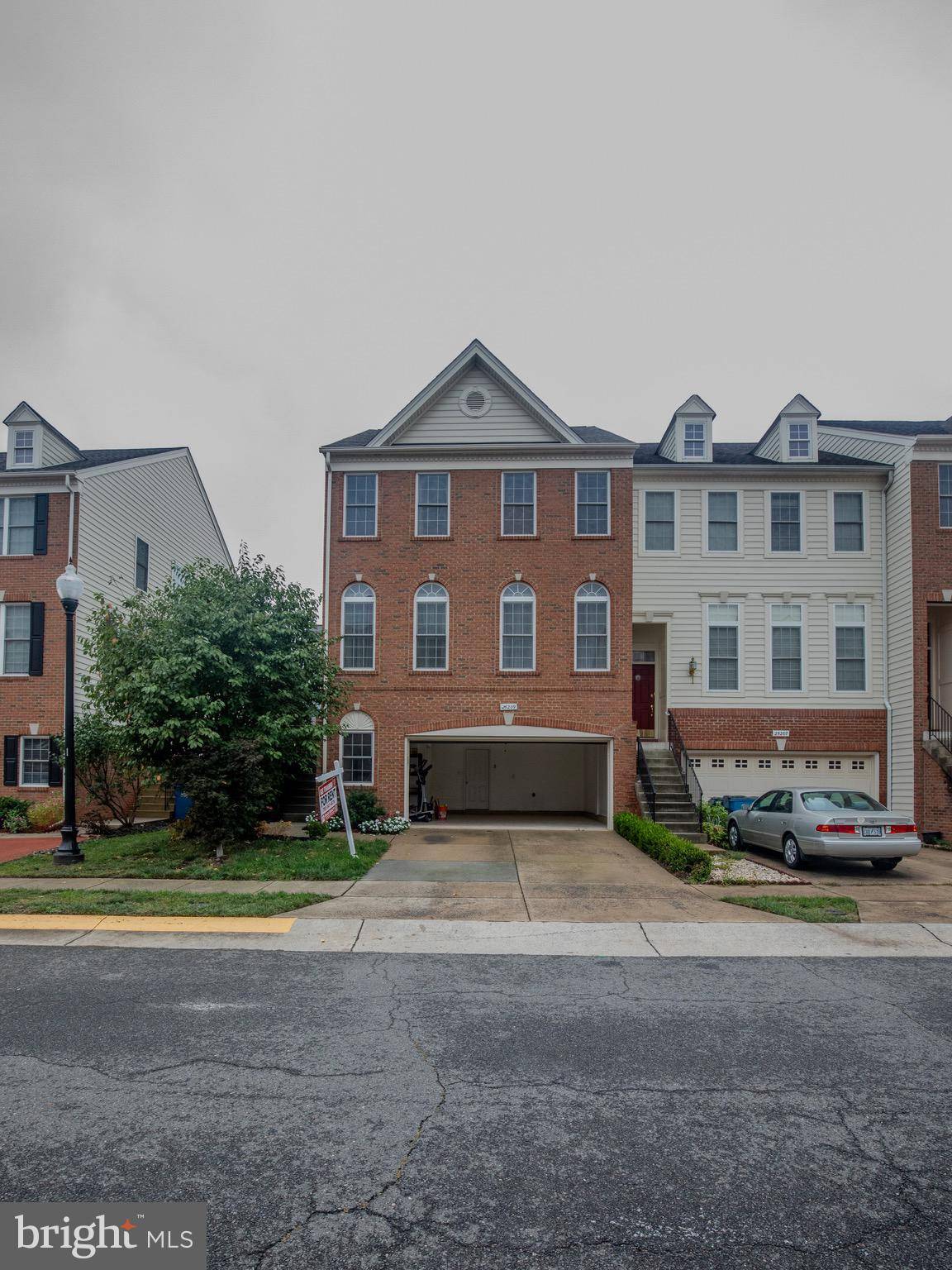 Chantilly, VA 20152,25209 LARKS TER