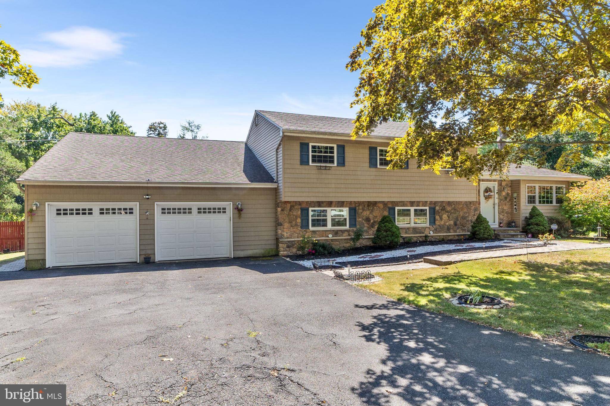 Ewing, NJ 08618,19 HICKORY HILL DR