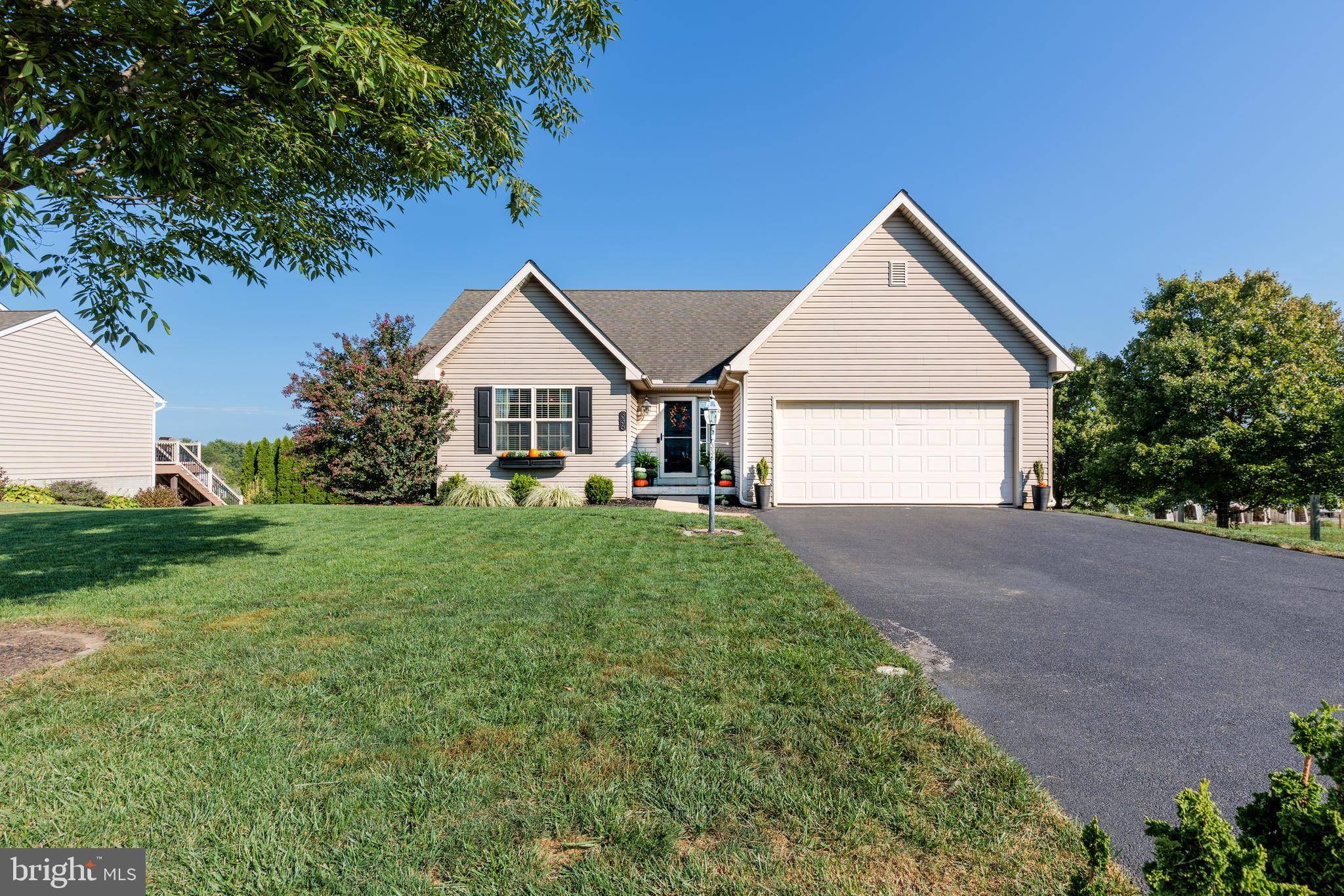 Leola, PA 17540,336 WILLOW DELL LN