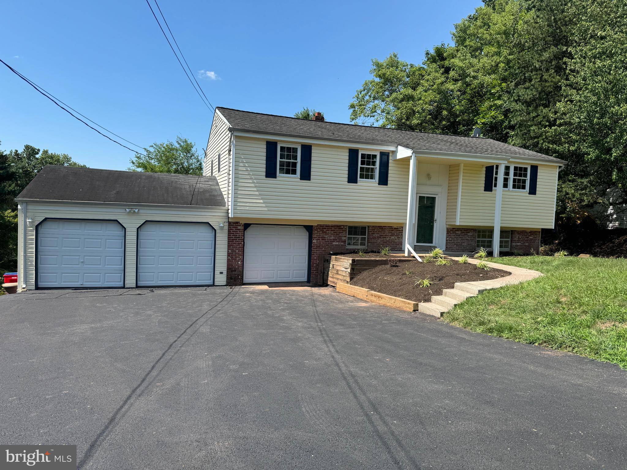 Norristown, PA 19403,14 FEATHERBED LN