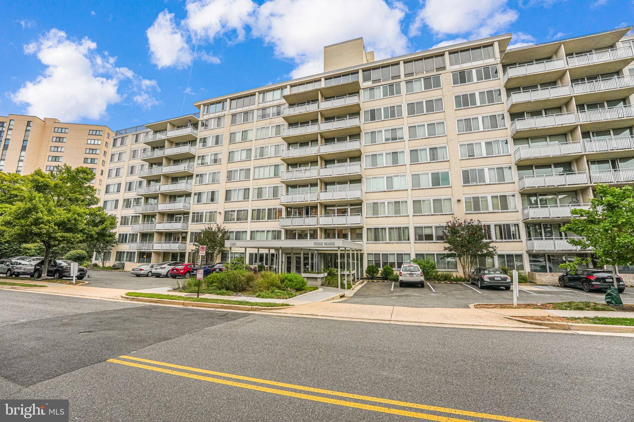 Arlington, VA 22202,1301 S ARLINGTON RIDGE RD S #302