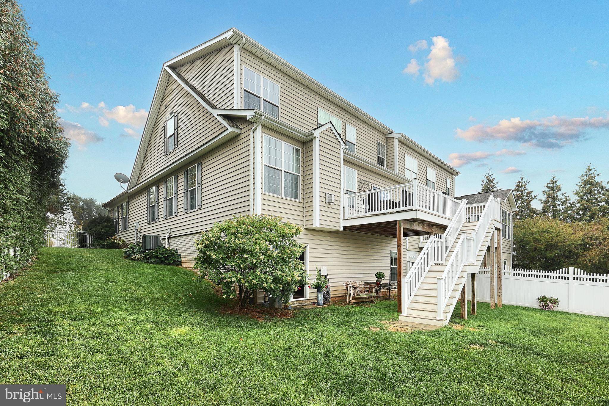 Seven Valleys, PA 17360,852 COUGAR POINTE CIR