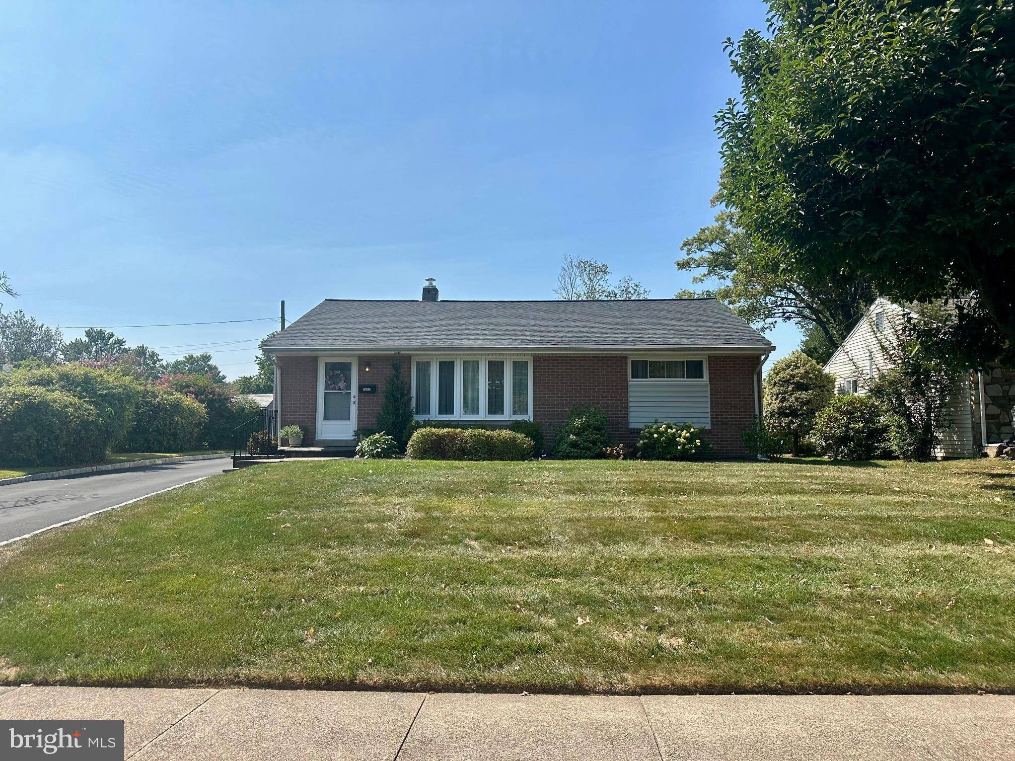 Willow Grove, PA 19090,2602 VESER LN