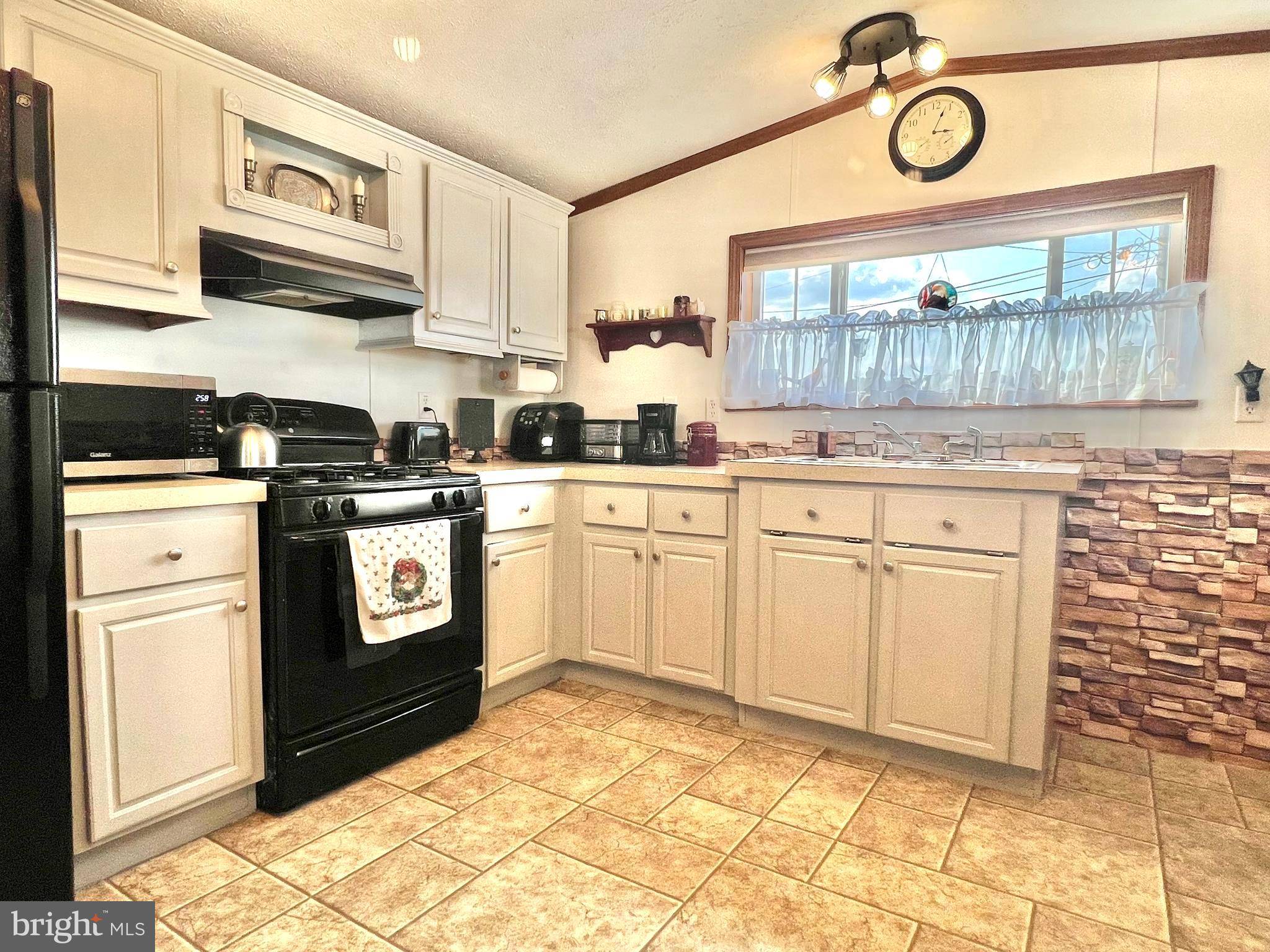 Ephrata, PA 17522,2002 W MAIN ST #23
