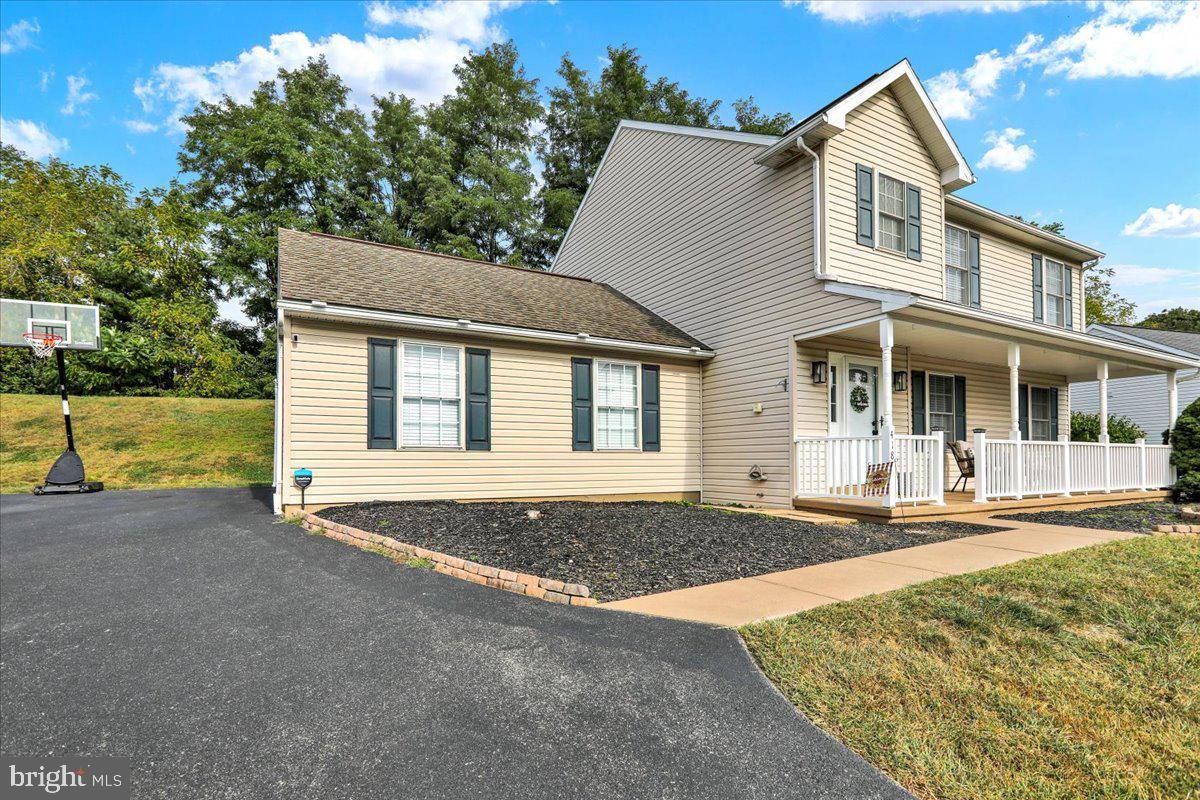 Blandon, PA 19510,418 COLONIAL CT