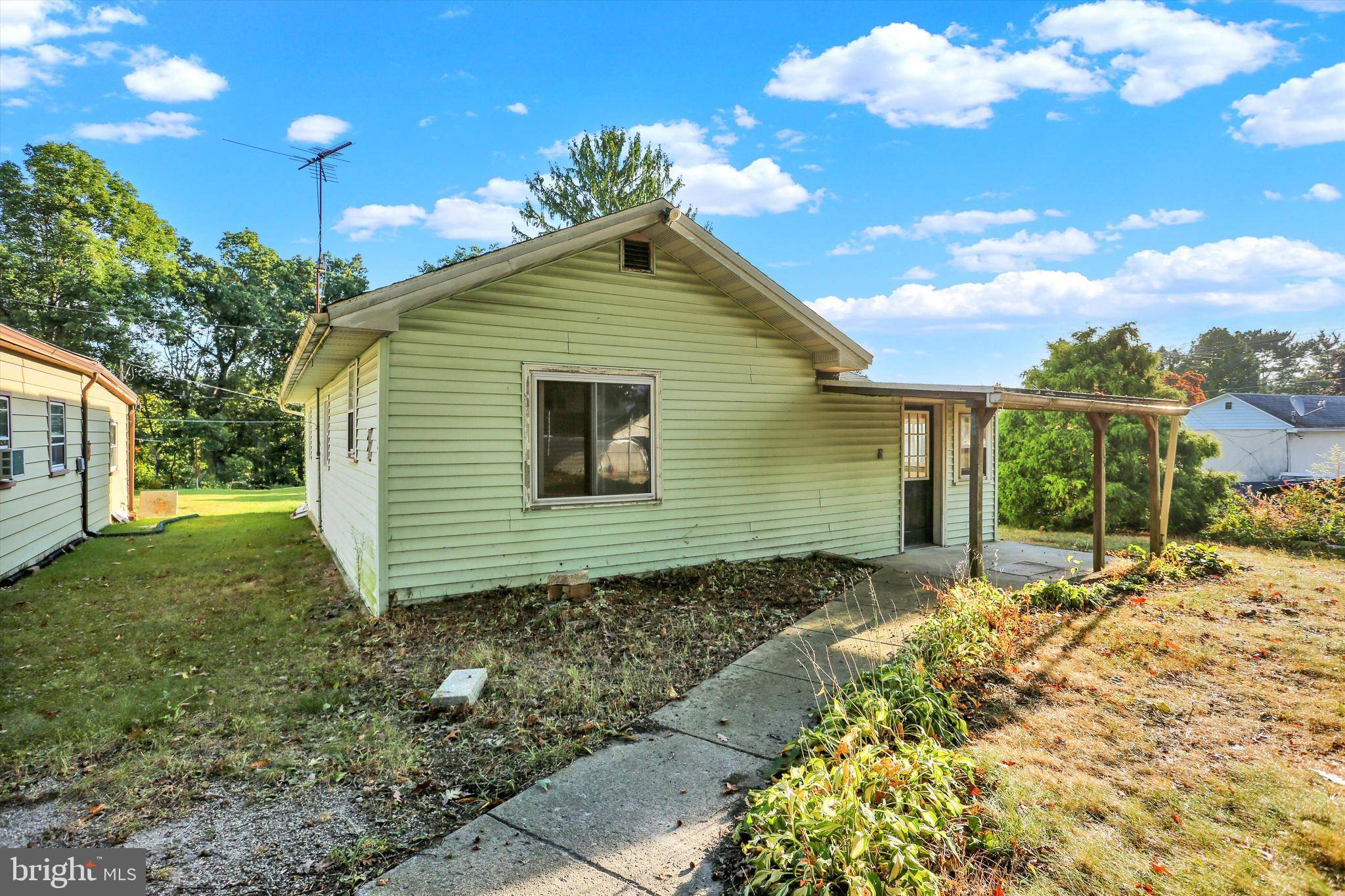 Temple, PA 19560,16 COTTONWOOD LN