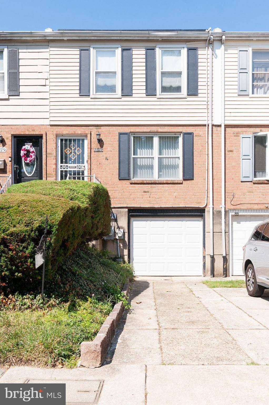 Philadelphia, PA 19153,7827 SATURN PL