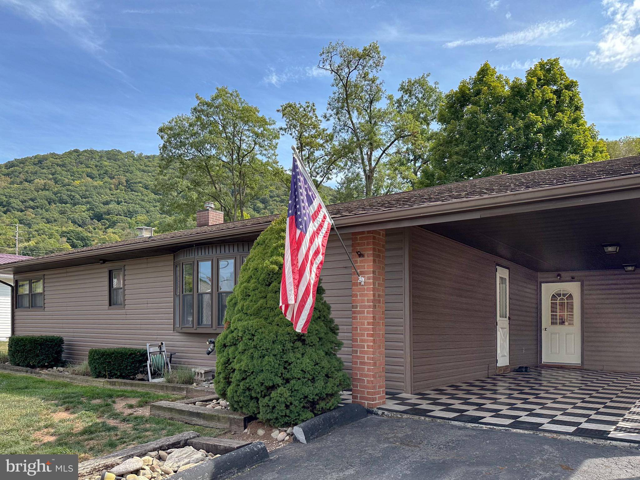 Saxton, PA 16678,611 MIFFLIN ST