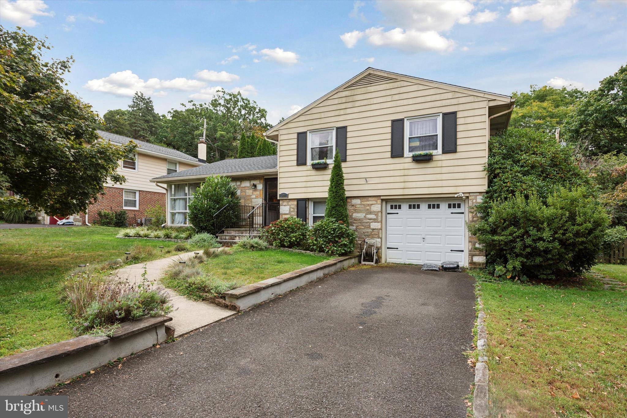 Glenside, PA 19038,508 LAVEROCK RD