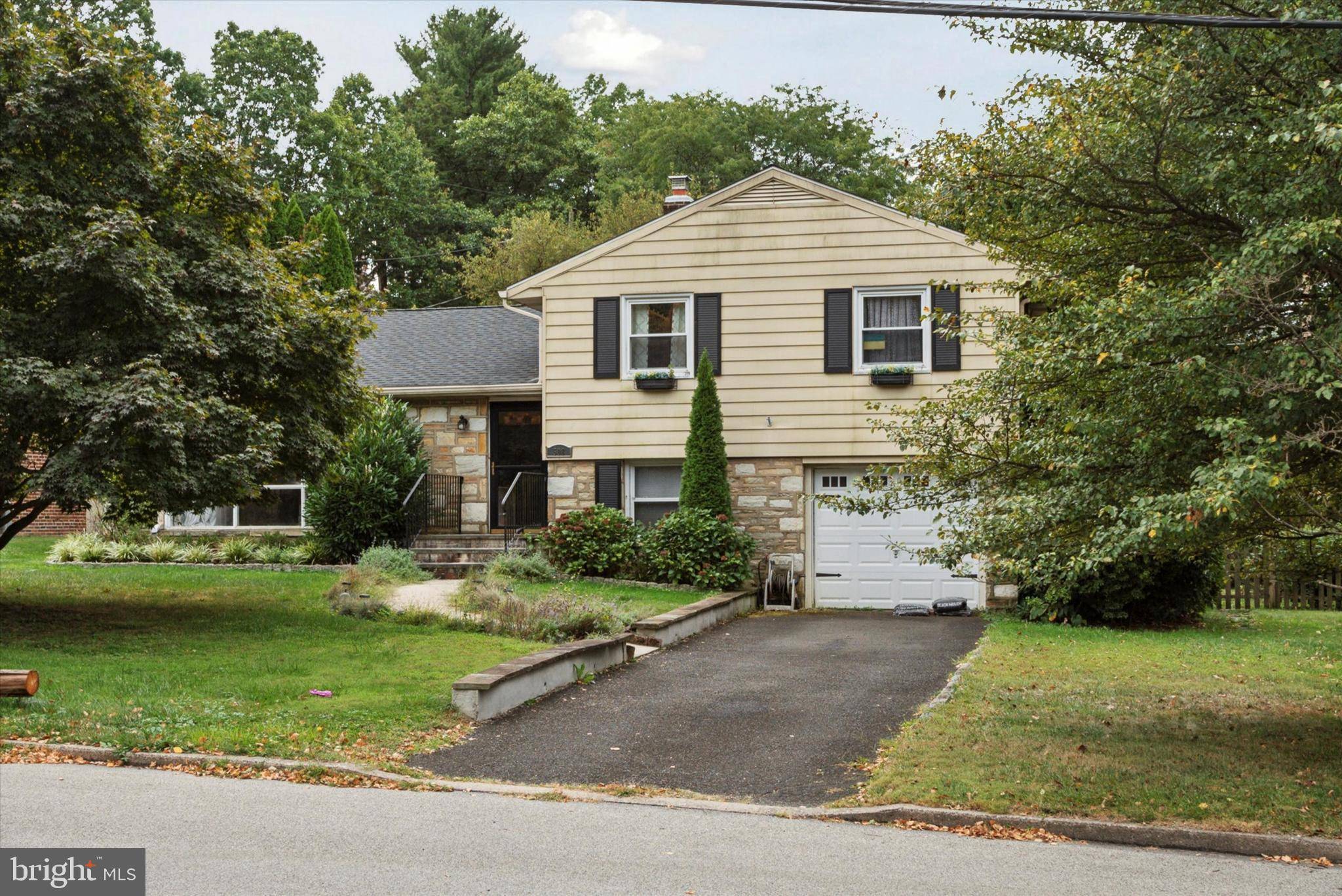 Glenside, PA 19038,508 LAVEROCK RD