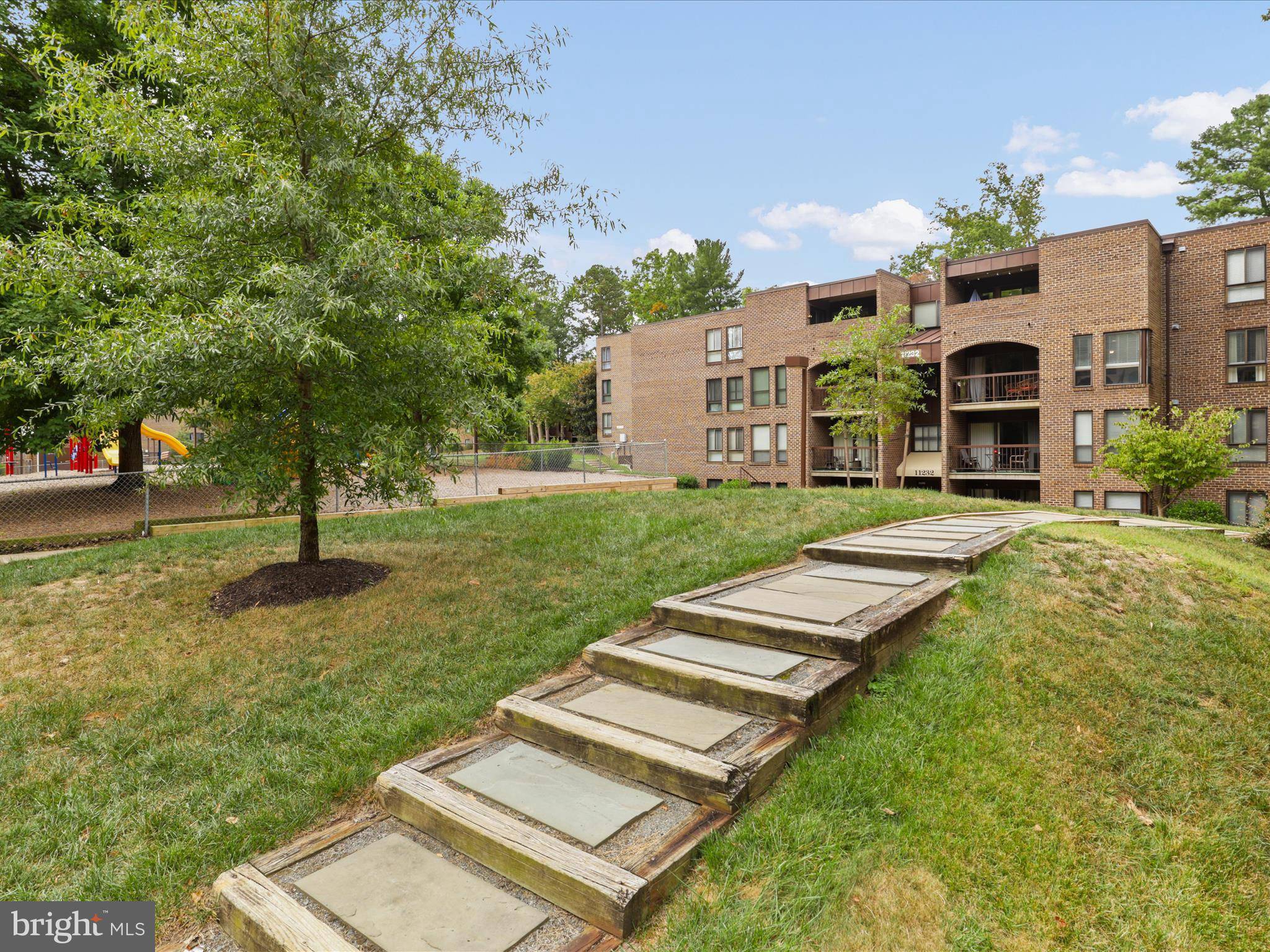 Reston, VA 20190,11232 CHESTNUT GROVE SQ #11232-234