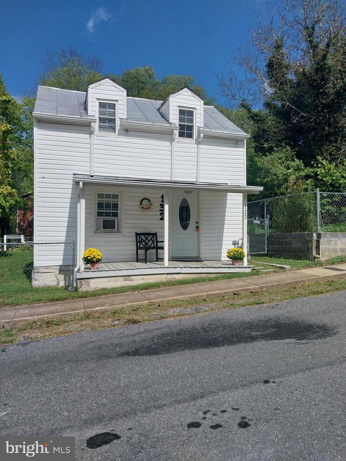 New Market, VA 22844,132 STUART ST